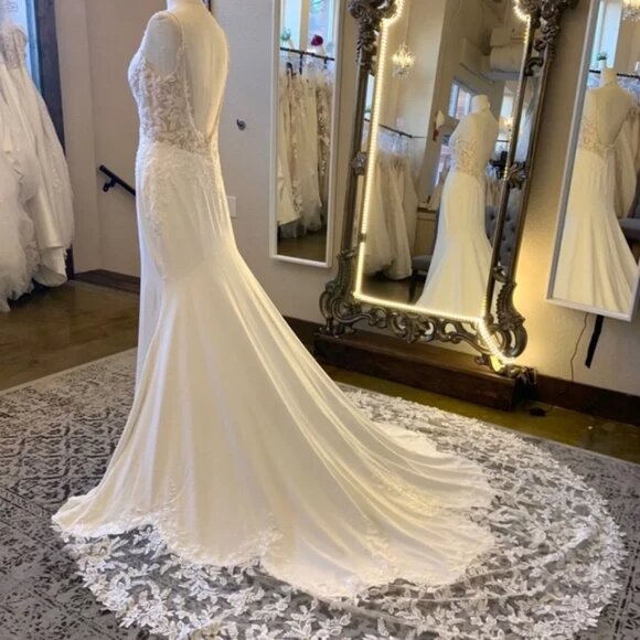 Ithaca by Ivory Willow BRAND NEW Wedding Dress, fit-and-flare floral lace bodice - Picture 10 of 11